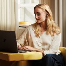 Слушалки Beocom EX - Гъвкава работа в движение |  Bang & Olufsen