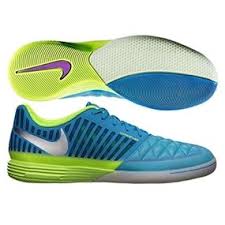 The Nike Lunar Gato Ii Is A Statement Level Shoe To Influence Both Your Speed And Touch While Keeping Your Feel Comfortable On The Tenis Futsal Chuteiras Tenis