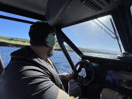 Protecting Hawaiian spinner dolphins from harassment in Big Island waters  is not easy : Kauai Now