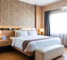 In questa raccolta ritroviamo un look elegante ma vivace e le 10 idee proposte potranno farti trovare lo spunto per organizzare, dipingere ed arredare la tua camera da letto. Come Decorare La Parete Dietro Al Letto 7 Idee Low Cost E Geniali Rebecca Mobili