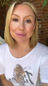 Lindy Bell's Instagram, Twitter & Facebook