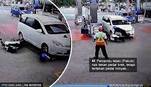 Menurut sumber wanita ini telah diculik kemudian diseksa dengan teruk sekali kemudian wanita ini telah dirogol dan. Penunggang Motosikal Cedera Dirempuh Dan Digilis Kereta The Reporter