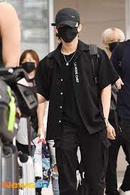 Whoops Stray Kids Social Media Au In 2021 Stray Kids Airport Fashion Stray Kids Fashion Stray Kids