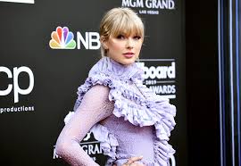 Taylor Swift Cleared to Play Old Music at 2019 AMAs