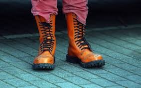 Ein hersteller, der sich auf springerstiefel mit stahlkappe spezialisiert hat, ist das unternehmen brandit. Herren Springerstiefel Original Springerstiefel