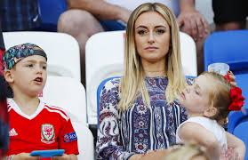 Official website with detailed biography about gareth bale, the real madrid midfielder, including statistics, photos, videos, facts, goals and more. Bilderstrecke Zu Gareth Bale Und Wales Sind Stolz Auf Leistung Bei Em 2016 Bild 5 Von 15 Faz
