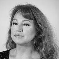 Leg. psykologer, specialister i klinisk psykologi & läkare.