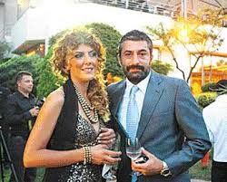 Fenerbahçe lisesi'nden mezun olan erkan petekkaya, koyu bir fenerbahçe taraftarı olarak biliniyor. Erkan Petekkaya And Didem Petekkaya Dating Gossip News Photos