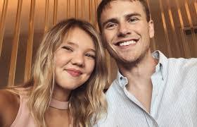 Derek Hart's Instagram, Twitter & Facebook