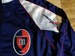 Cagliari campione d'italia, storia di uno scudetto diventato epopea. Reebok Cagliari Calcio 90 S Vintage Football Mens Soc Gem