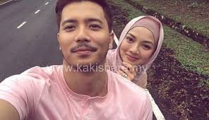 Wanita itu juga merupakan selebriti instagram yang kini memiliki sebanyak 188,000 pengikut di laman sosial itu. 6 Foto Sweet Neelofa Dengan Fattah Amin Mabuk Bercinta Dalam Diam Site Title