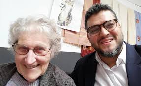 C'est avec beaucoup de tristesse que j'apprends le décès de mon ancienne  institutrice de l'école primaire Madame Louise Van de Walle. Dernièrement,  en mars 2019, nous nous étions encore retrouvés avec nos