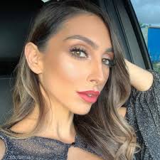 Julianne Simon's Instagram, Twitter & Facebook