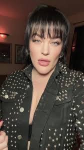 Jessy Clark's Instagram, Twitter & Facebook