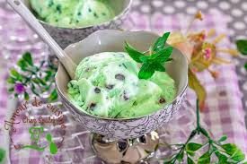 Creme Glacee A La Menthe Sans Sorbetiere Amour De Cuisine Recette Menthe Truffes A La Noix De Coco Alimentation