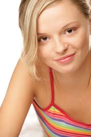 Rubio Bronceada Con El Pelo Mojado Y Una Sonrisa Preciosa Imagen de archivo 