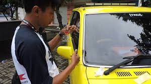 Mobil kau melaju tak terkira, susah payah. Tkci Toyota Kijang Club Indonesia Nusantara Pemasangan Stiker Tkci Youtube
