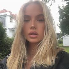 Creamy highlights and golden lowlights make for a lovely blonde hairstyle, bringing in just enough warmth without going overboard. Creamy Blonde Hair Color Idea Ecemella