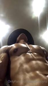 Brownboynz - Muscle naked Show - ThisVid.com