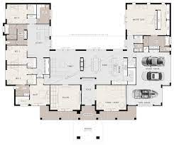 And we continue to look for more. Floor Plan Friday U Shaped 5 Bedroom Family Home Floor Plan Plantas De Casas Piso Residencial