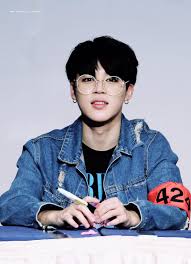 11 Idols Who Look Amazing With Glasses Koreaboo Park Jimin Bts Bts Jimin Park Jimin