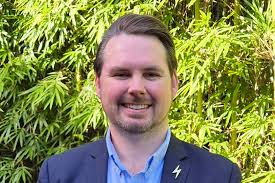 Electric garbage truck trialed in Shepparton as driver lauds its quiet  'luxury'