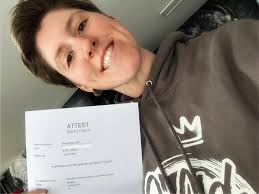 EN TUSSEN ALLE DRUKTES DOOR !!!! Heb ik lessen gevolgd en een examen  afgelegd… Blokken is niet simpel als je het 13 jaar niet meer deed … en dan  de technologie die