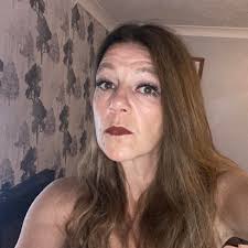 Hi all! I just wanted to introduce myself and share a photo that I took  this is Nevaeh she is almost 1 year old and a beautiful clever girl. She is  very