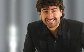 Protagonista della serie tv olandese la famiglia nel 2016, l'anno successivo recita al teatro san carlo nello spettacolo tre volte 10 dedicato a diego armando maradona e al teatro. Alessandro Siani Cerca Comparse Per Il Suo Nuovo Film