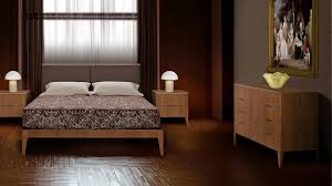 Comò, comodini e settimanale proposti in legno o laccati, con gola in contrasto. Quale Como Scegliere Per La Tua Camera Da Letto