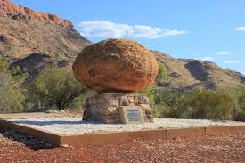 Alice springs wouldn't win a beauty contest, but there's more going on here than first meets the eye, from the inspirational (excellent museums, a fine central australia aviation museum. John Flynn S Grave Historical Reserve Alice Springs Wikipedia