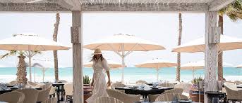Even though uae is still a conservative place, there are a lot of night clubs dubai provides to foreigners. Die Besten Strandbars In Dubai Dubai De