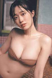 ジュニアアイドル出身・杉本愛莉鈴、ヌーディー水着姿で『B.L.T.』登場！ 表紙は卒業間近の櫻坂46菅井友香、乃木坂5期生・池田瑛紗も | リアルライブ