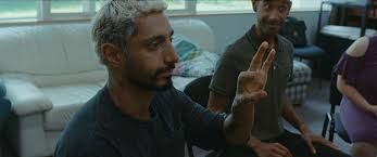 Is there an actor today who's more interesting to look at than riz ahmed? Bild Zu Riz Ahmed Sound Of Metal Bild Riz Ahmed Filmstarts De