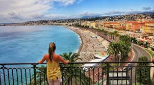 On se lève entre motus et les z'amours (11h20), on déjeune en terrasse, on fait la sieste pour digérer puis on va à la plage, on jardine et invite des potes pour faire des concours de tequila paf devant intervilles. Vivre Au Soleil Toute L Annee Sans Avoir Gagne Au Loto La Methode