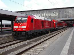 Br 245 Der Sudostbayernbahn Mit Dostos Im Bahnhof Munchen Sommer 2016 Eisenbahn Bahn Deutsche Bahn