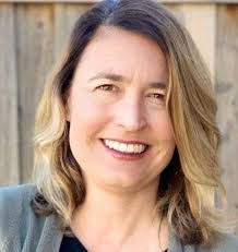 Christina Hamill's Instagram, Twitter & Facebook