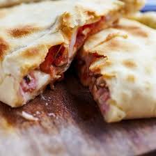 Calzone Au Saumon Aubergine Et Emmental Recette Recettes De Cuisine Calzone Croissants Roules