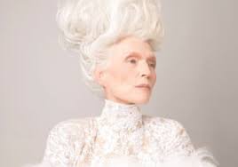 South african engineer, pilot, and sailor errol musk is better known as the estranged father of billionaire tech entrepreneur elon musk. Maye Musk Wir Leben In Einem Rent Controlled Wohnung In Toronto Mit Elon Auf Dem Sofa Hotnews