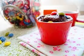 Mug Cake Fondant Chocolat Smarties Aux Delices Du Palais En 2020 Cake Moelleux Moelleux Au Chocolat Facile Recette Dessert Pomme