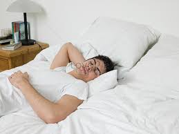 Lovepik صورة Jpg 501501212 Id صورة فوتوغرافية بحث صور رجل نائم في السرير