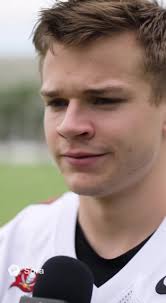 How to Make Thr Video or Retiring Nfl Player