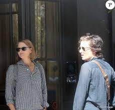 Présentée régulièrement par sa mère à des castings, elle devient une enfant vedette, avec des apparitions dans plusieurs publicités et quelques films. Jodie Foster Et Sa Femme Alexandra Balade Amoureuse Et Decontractee Purepeople