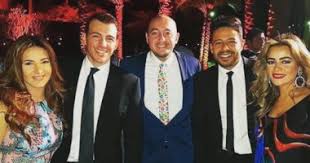 مازال الجمهور ينتظر بفارغ الصبر أي خبر يطمئنه على صحة الفنانة المصرية دلال عبد العزيز، التي ترقد في العناية المركزة منذ شهرين، بعدما أصيبت بفيروس كورونا المستجد، وتعاني في الوقت الحالي من أعراض ما بعد كورونا. Ø±Ø§Ù…Ù‰ Ø±Ø¶ÙˆØ§Ù† ÙŠÙ†Ø´Ø± ØµÙˆØ±Ø© Ù…Ø¹ Ø¯Ù†ÙŠØ§ Ø³Ù…ÙŠØ± ØºØ§Ù†Ù… ÙˆØ­Ù…Ø§Ù‚Ù‰ ÙˆØ²ÙˆØ¬ØªÙ‡ ÙÙ‰ Ø£Ø³ÙˆØ§Ù† Ø§Ù„ÙŠÙˆÙ… Ø§Ù„Ø³Ø§Ø¨Ø¹