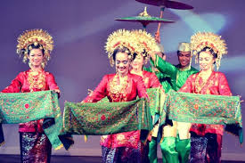 Gimana gw njelasin nih.' batin ku bingung. Memperkenalkan Berbagai Tari Dari 4 Negara Asean Laos Thailand Kamboja Dan Indonesia