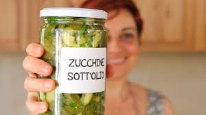 Sterilizzate 2 o 3 vasetti puliti in forno a 120°c per 20 minuti. Zucchine Sott Olio Ricetta Facile Di Benedetta Rossi
