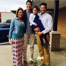 Mahomes' mother randi is a homemaker, dedicated to staying deeply involved in the lives of all three of her children. Who Are Patrick Mahomes Parents Meet The Quarterback S Mom And Dad