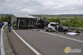 L'incidente è avvenuto ad aliano, in provincia di matera. Matera S S 7 Incidente Mortale Tra Furgone E Auto Perde La Vita Una Giovane Cronaca Matera