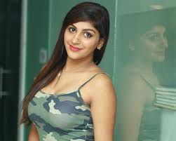 Yashikaa shares a throwback picture from 'iruttu araiyil murattu kuthu'. 23lvihjgzhbz5m