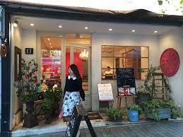 おしゃれなベーカリーショップ 東京の メゾンカイザー で修業したパン職人を筆頭に パティシエ キュイジニエ 料理人 の3人が作る大人気の ブランジュリに セルフサービスのカフェスペース 中で食べられます ル ディマンシュ トアロード店 le dimanche